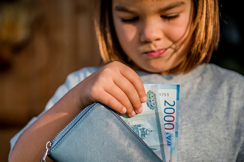 Путин подписал указ о ежемесячной выплате семьям с детьми от 8 до 17 лет