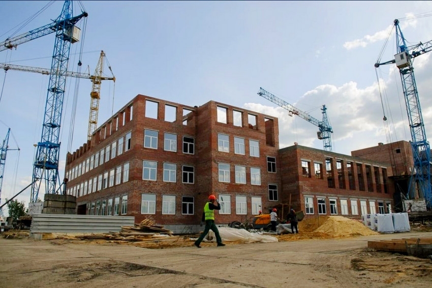 Максим Егоров проверил темпы строительства школы в микрорайоне «Майский» города Тамбова
