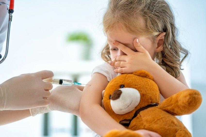 «Топорная» вакцинация детей приведет к социальному взрыву