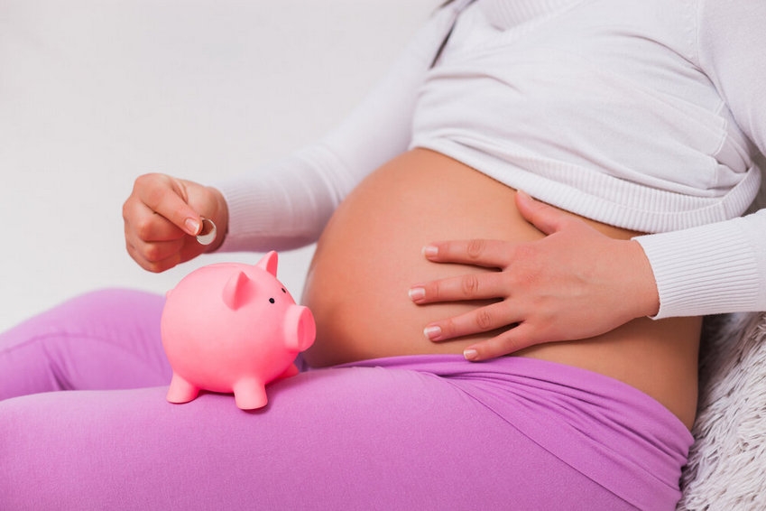 Мишустин утвердил выделение 46,6 млрд рублей на пособия беременным и родителям-одиночкам