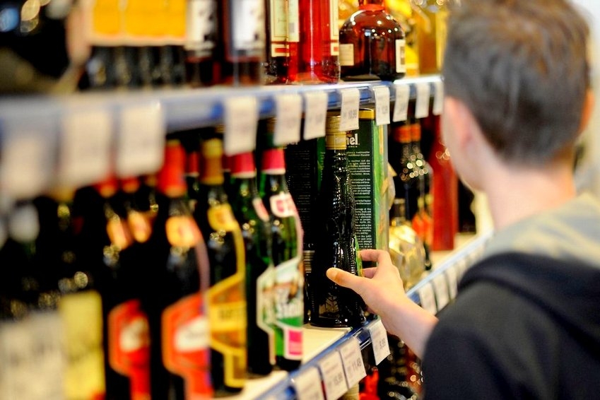 Сотрудниками полиции выявлено и пресечено свыше 50 фактов продажи алкоголя несовершеннолетним