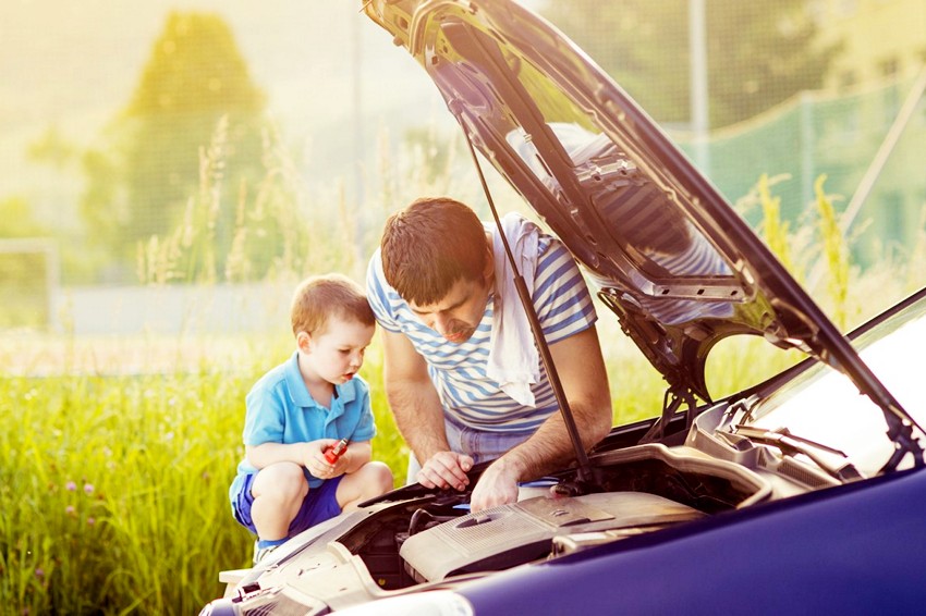 Мальчика папиной машине. Папа и автомобиль. Машина для папы. Фотосессия с сыном и машиной. Машина для сына.