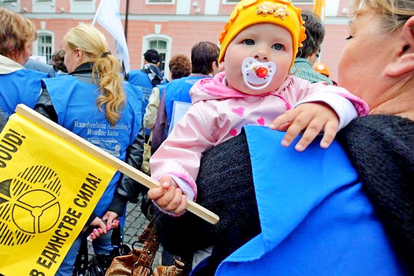 Путин подписал закон о штрафах за вовлечение детей в митинги