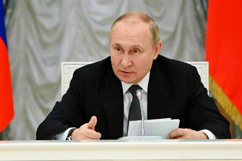 Путин поручил рассмотреть вопрос о досрочной пенсии многодетным отцам