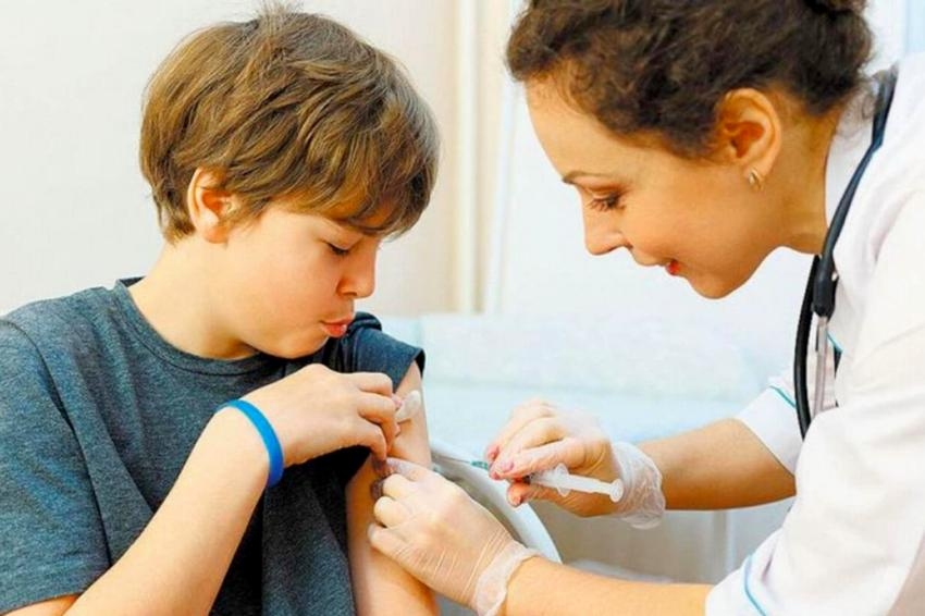 Детский омбудсмен заявила, что вакцинация детей возможна только с согласия родителей