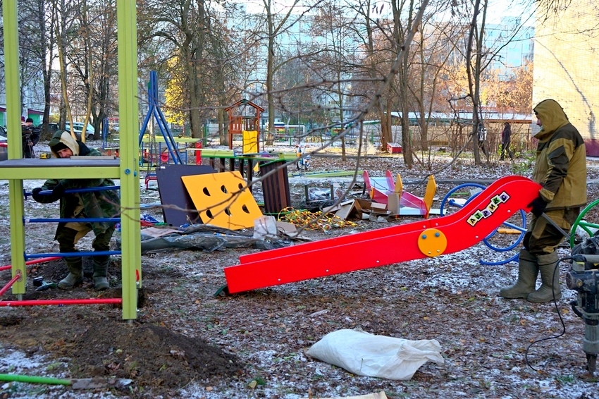 В Тамбове продолжается установка детских дворовых площадок