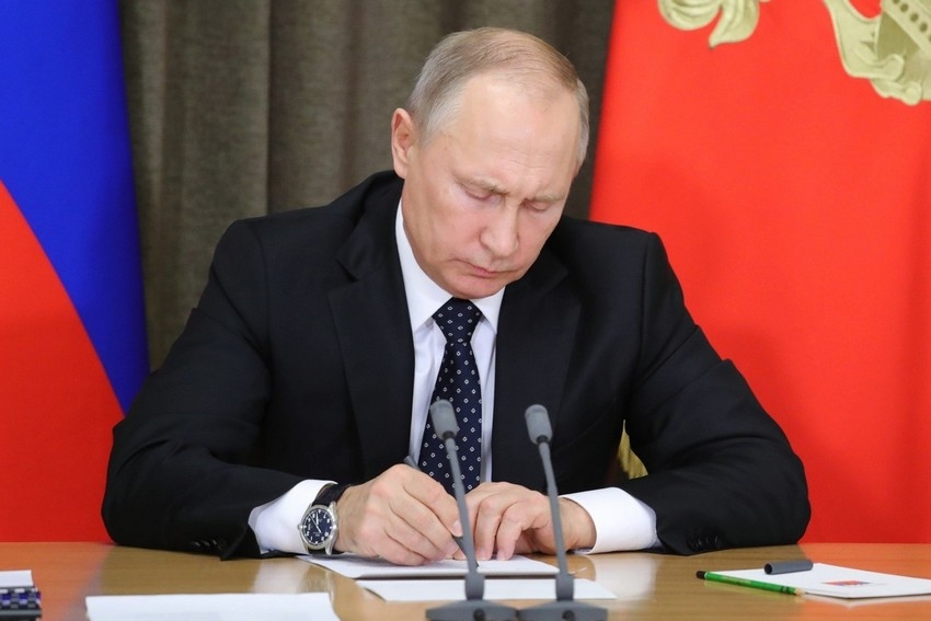Путин подписал указ о второй выплате на детей до 16 лет