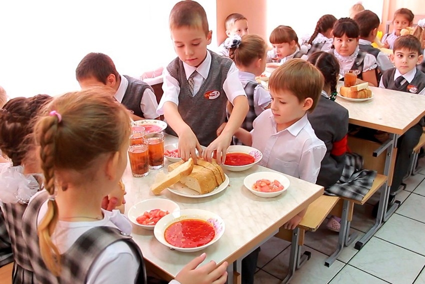 Кабмин поддержал проект о горячем питании в школах