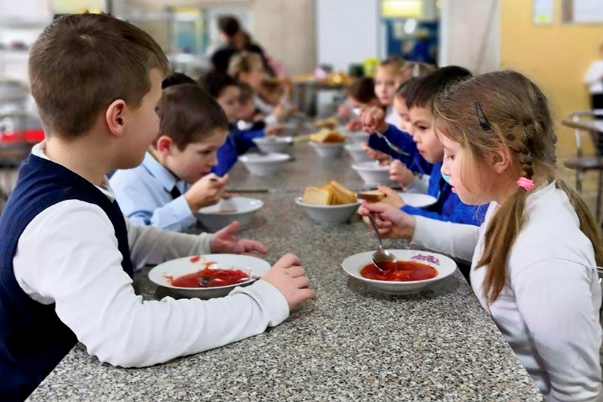 Упрощен порядок получения льготного питания школьниками из малообеспеченных семей