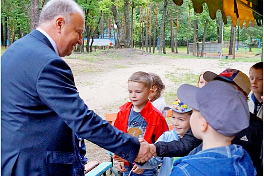 Глава Котовска Алексей Плахотников проверил, как организован отдых детей в лагере "Костер"