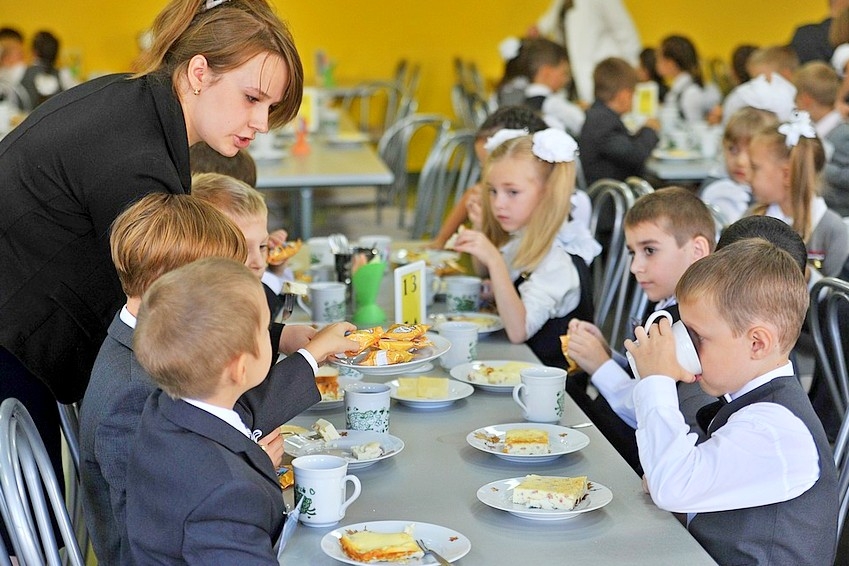 Минпросвещения изменит систему питания в школах