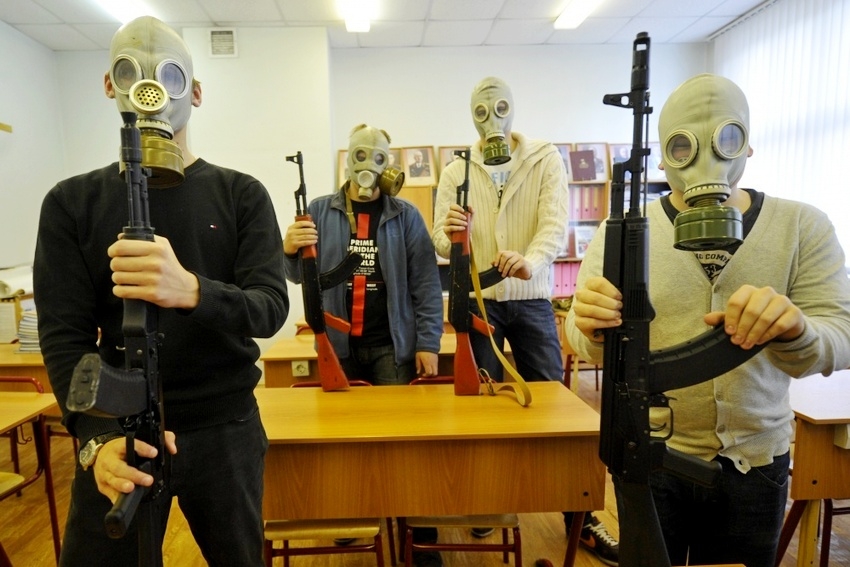 В российские школы предложили вернуть начальную военную подготовку