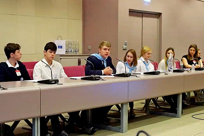 Школьники из Тамбова покоряют сердца делегатов международного форума в Страсбурге [+Видео]