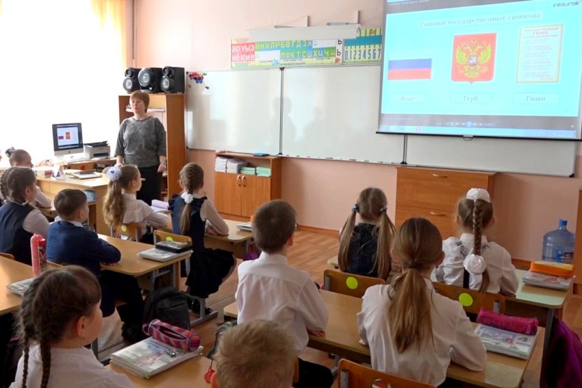 Тамбовские школьники изучают государственные символы России [+Видео]
