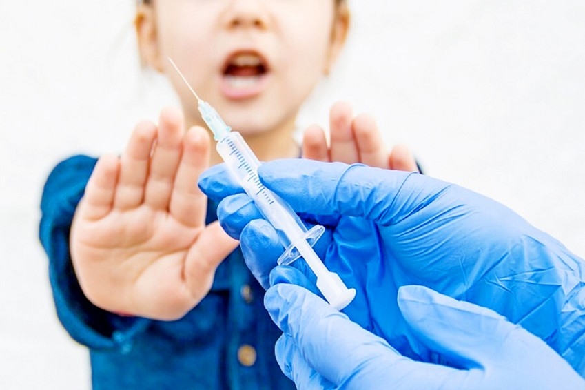 Врачи объяснили, почему прививки от коронавируса детям делать не нужно