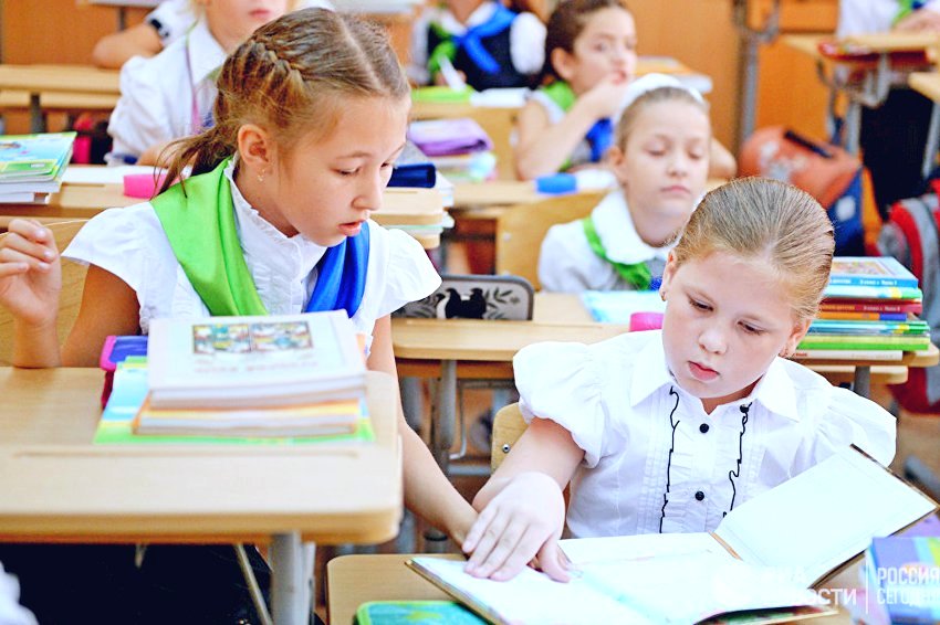 Россияне стали втрое чаще обращаться в МФО за кредитами для сборов в школу