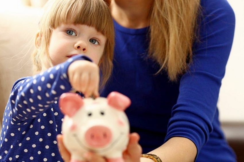 Пенсионный фонд начал выплаты по 10 тысяч рублей семьям с детьми от 3 до 16 лет