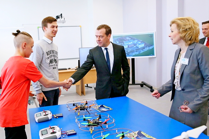 Дмитрий Медведев утвердил план мероприятий по развитию технического творчества школьников до 2025 го