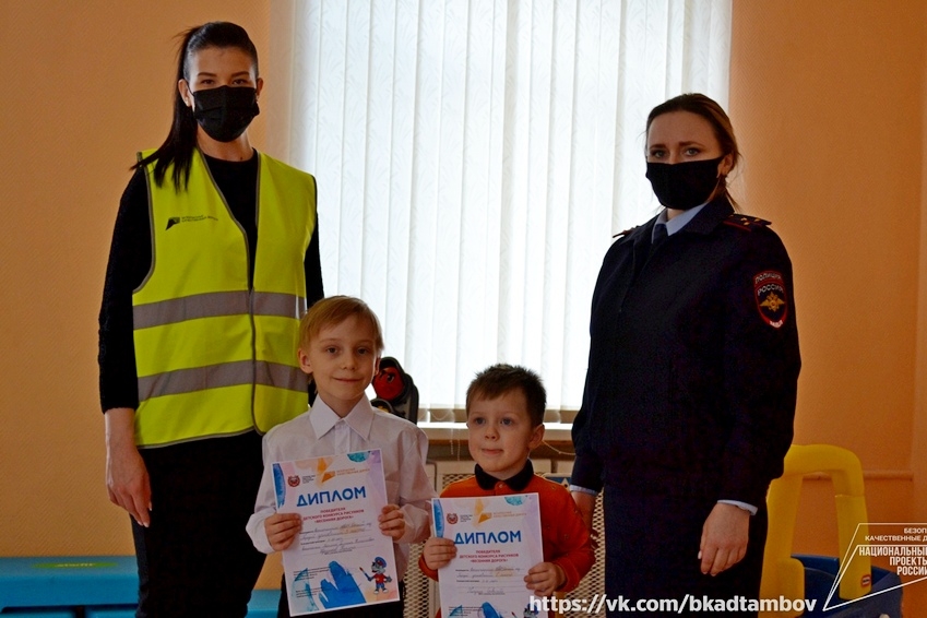 В Тамбовской области наградили победителей детского конкурса рисунков «Весенняя дорога» 3