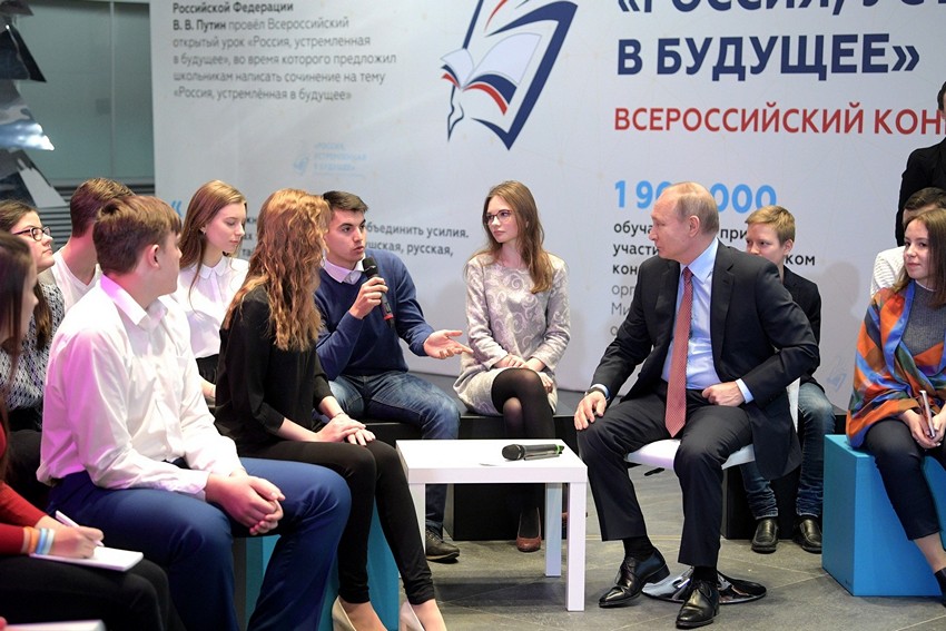 Владимир Путин встретился со школьниками, одержавшими победу во Всероссийском конкурсе сочинений 6