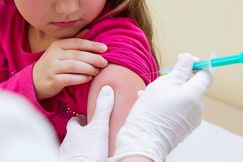 Центр Гамалеи запросил разрешение на исследование вакцины от COVID-19 для детей от 6 до 11 лет