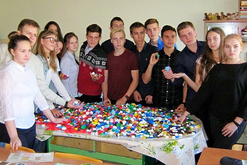 Мичуринские школьники отправляют на благотворительность пластиковые крышки