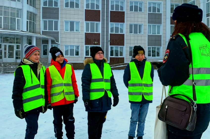 В Тамбовской области автоинспекторы предупредили детей о недопустимости зимних забав у дороги 0