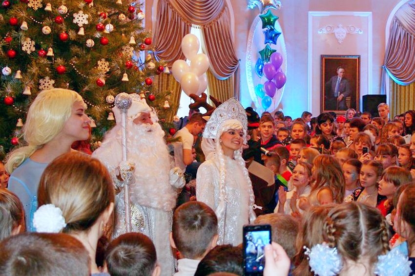 Дед Мороз и Снегурочка поздравят юных тамбовчан на традиционной Губернаторской  новогодней ёлке