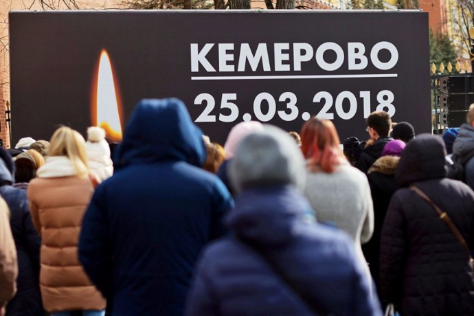 «Восемь гробов в один двор». Что происходит в Кемерово спустя год после трагедии в «Зимней вишне»