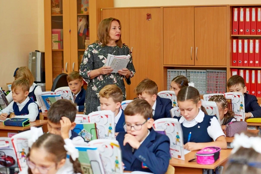 Российские школы не откажутся от обучения по бумажным учебникам